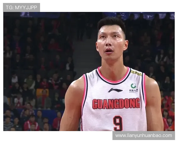 多诺万米切尔带领球队奋勇争先展现篮球天赋与领导力